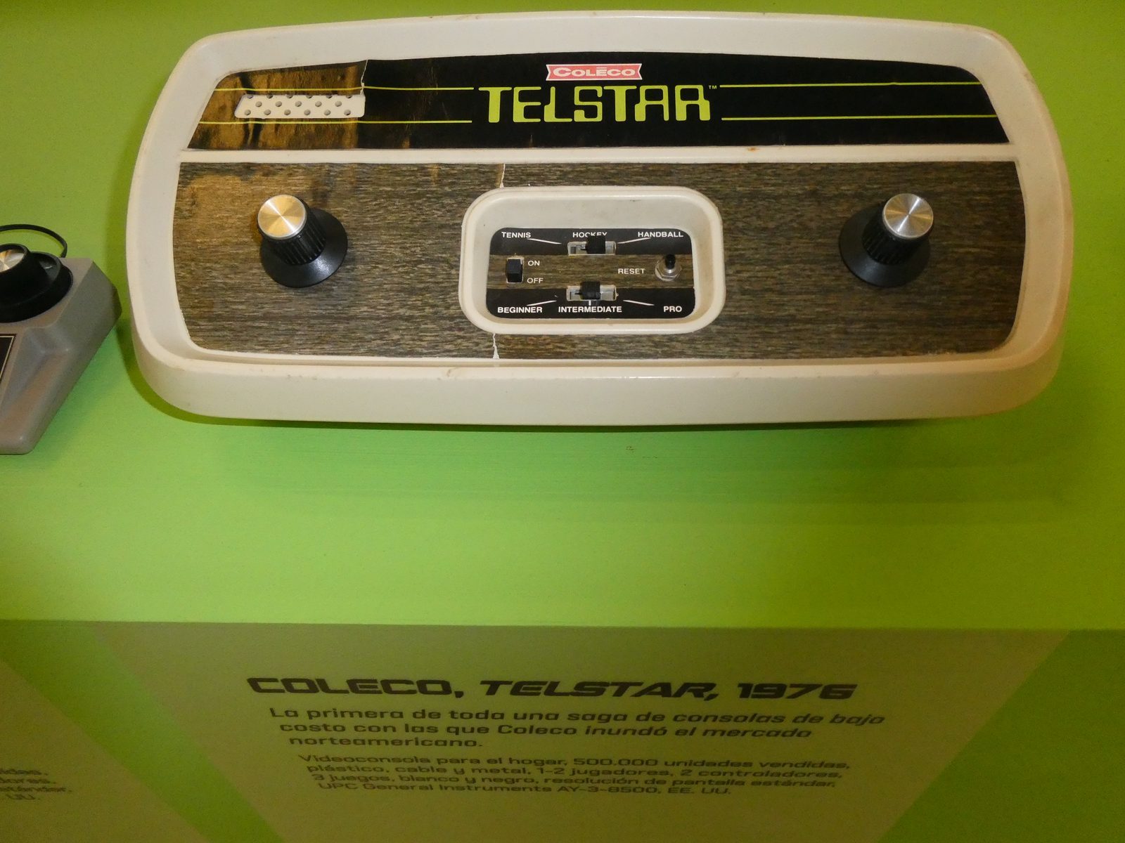 コレコ テルスター ベージュ色三角形本体・内蔵パドル